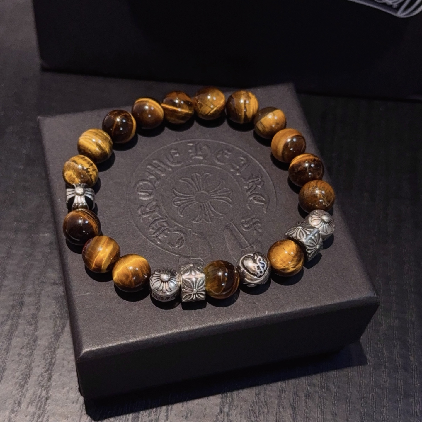  新款【专柜品质】Chrome Hearts克罗心经典复古多元素虎眼石手串手链 ，凹凸造型不同的花纹设计