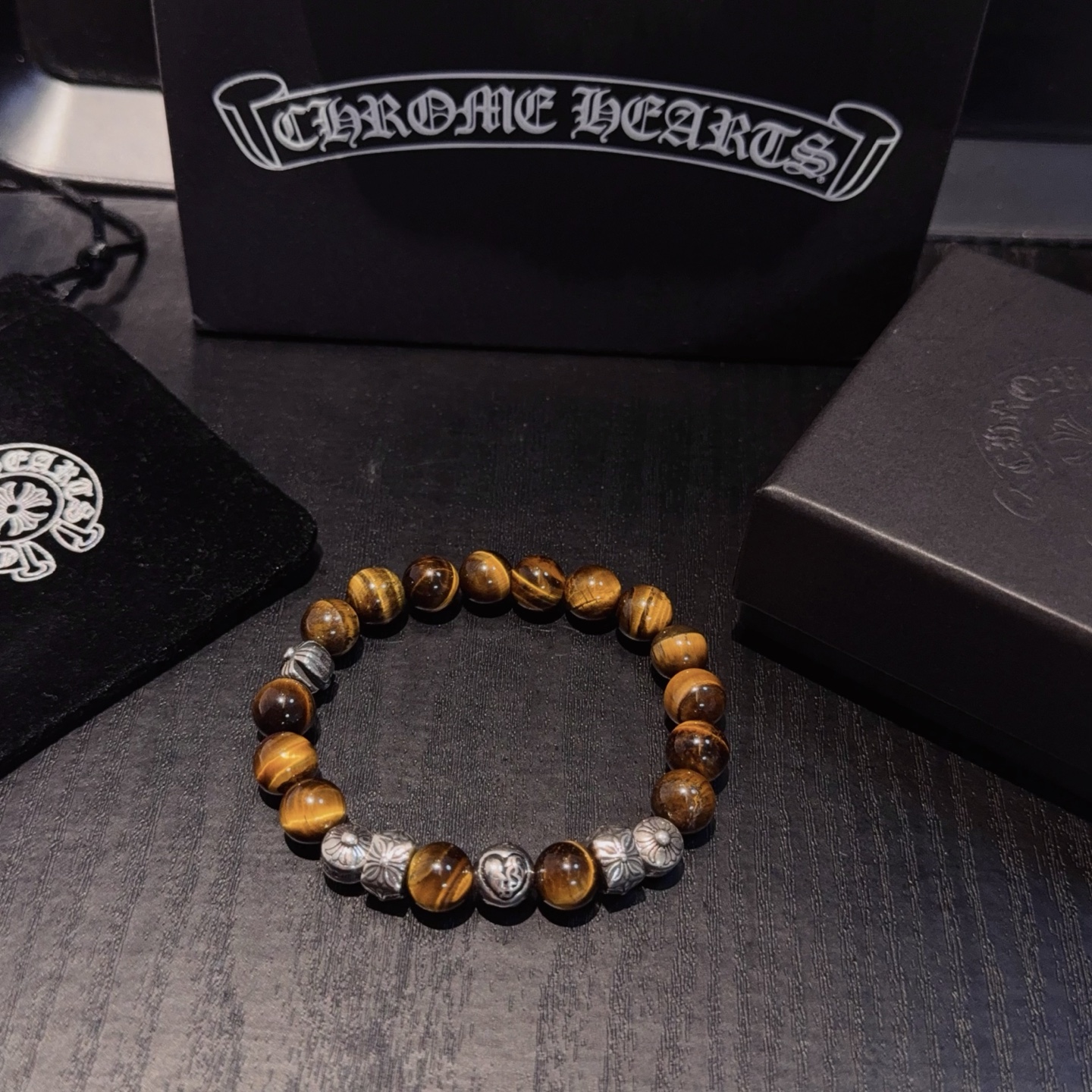  新款【专柜品质】Chrome Hearts克罗心经典复古多元素虎眼石手串手链 ，凹凸造型不同的花纹设计