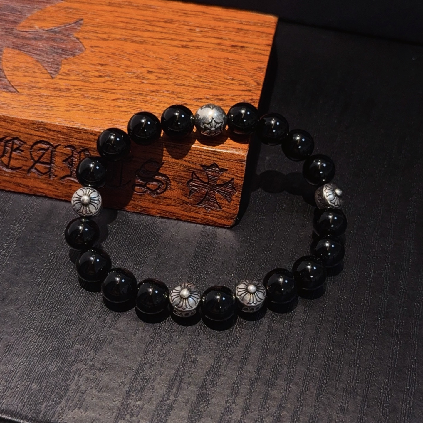  新款【专柜品质】Chrome Hearts克罗心 经典复古多元素手串手链 ，凹凸造型不同的花纹设计风格