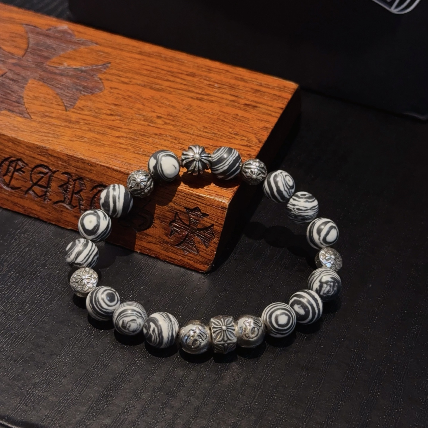  新款【专柜品质】Chrome Hearts克罗心 经典复古多元素手串手链 ，凹凸造型不同的花纹设计风格