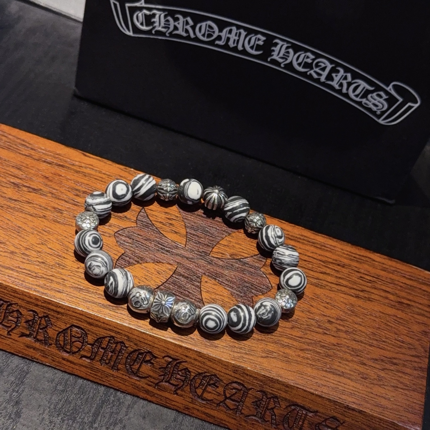  新款【专柜品质】Chrome Hearts克罗心 经典复古多元素手串手链 ，凹凸造型不同的花纹设计风格