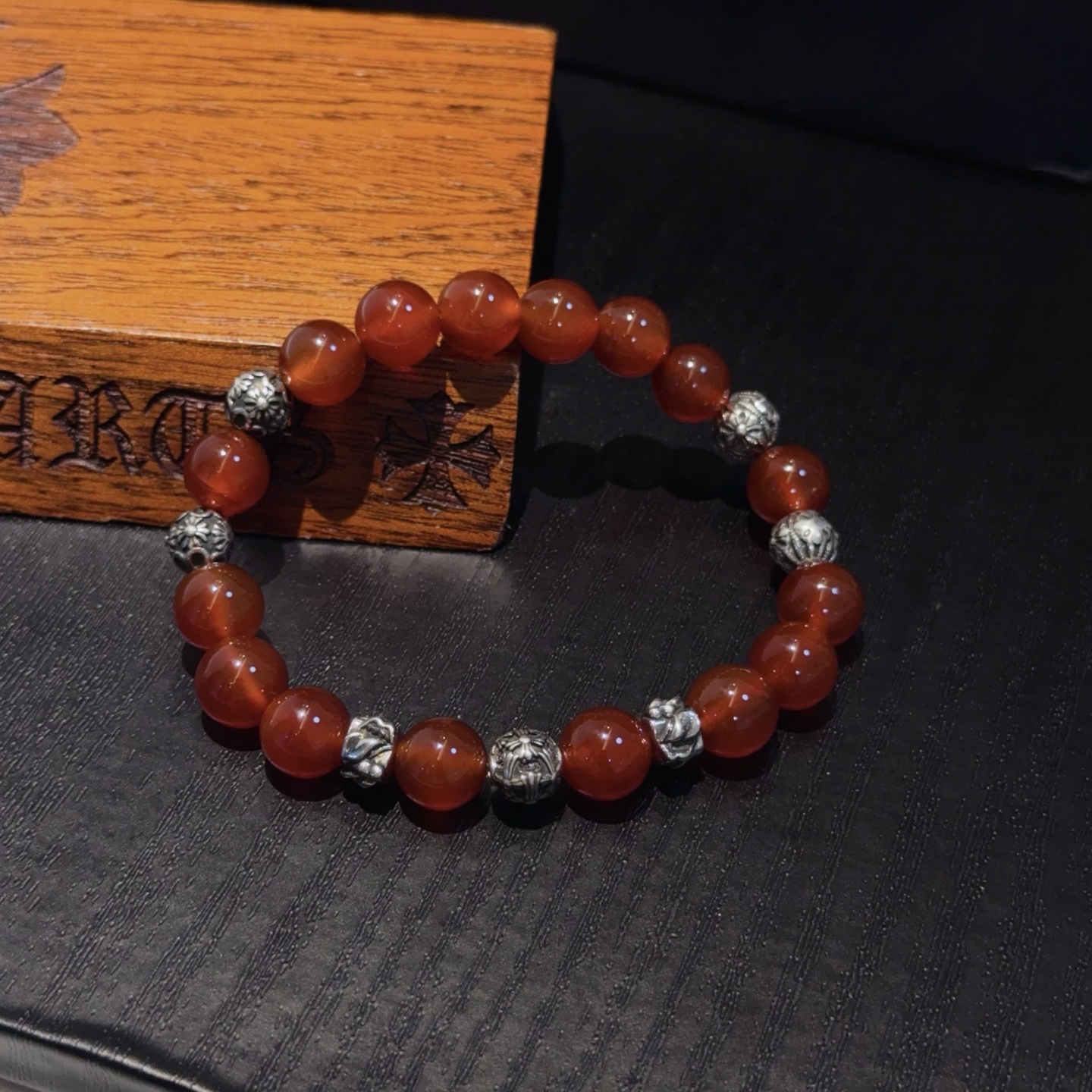  新款【专柜品质】Chrome Hearts克罗心 经典复古多元素手串手链 ，凹凸造型不同的花纹设计风格