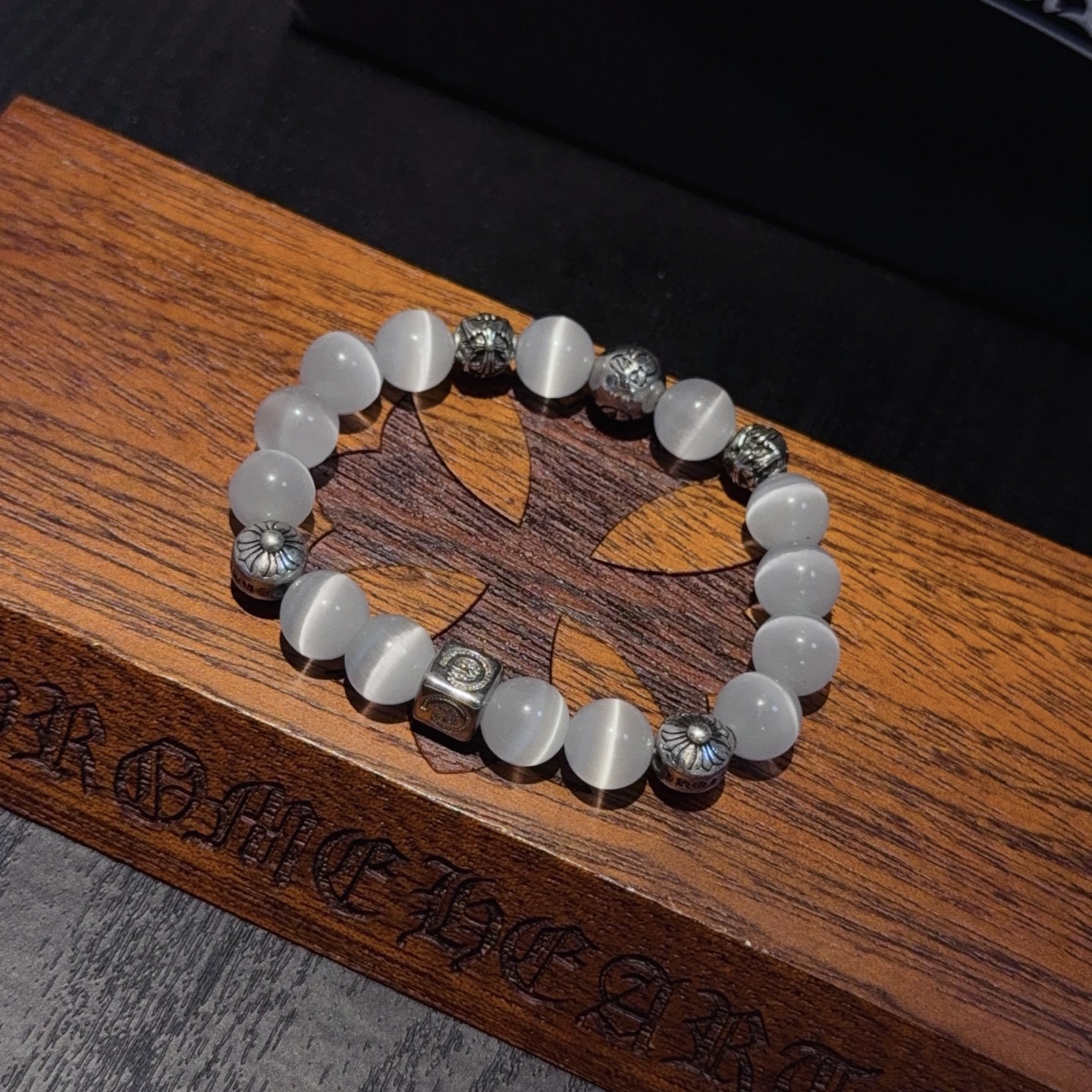  新款【专柜品质】Chrome Hearts克罗心 经典复古多元素手串手链 ，凹凸造型不同的花纹设计风格