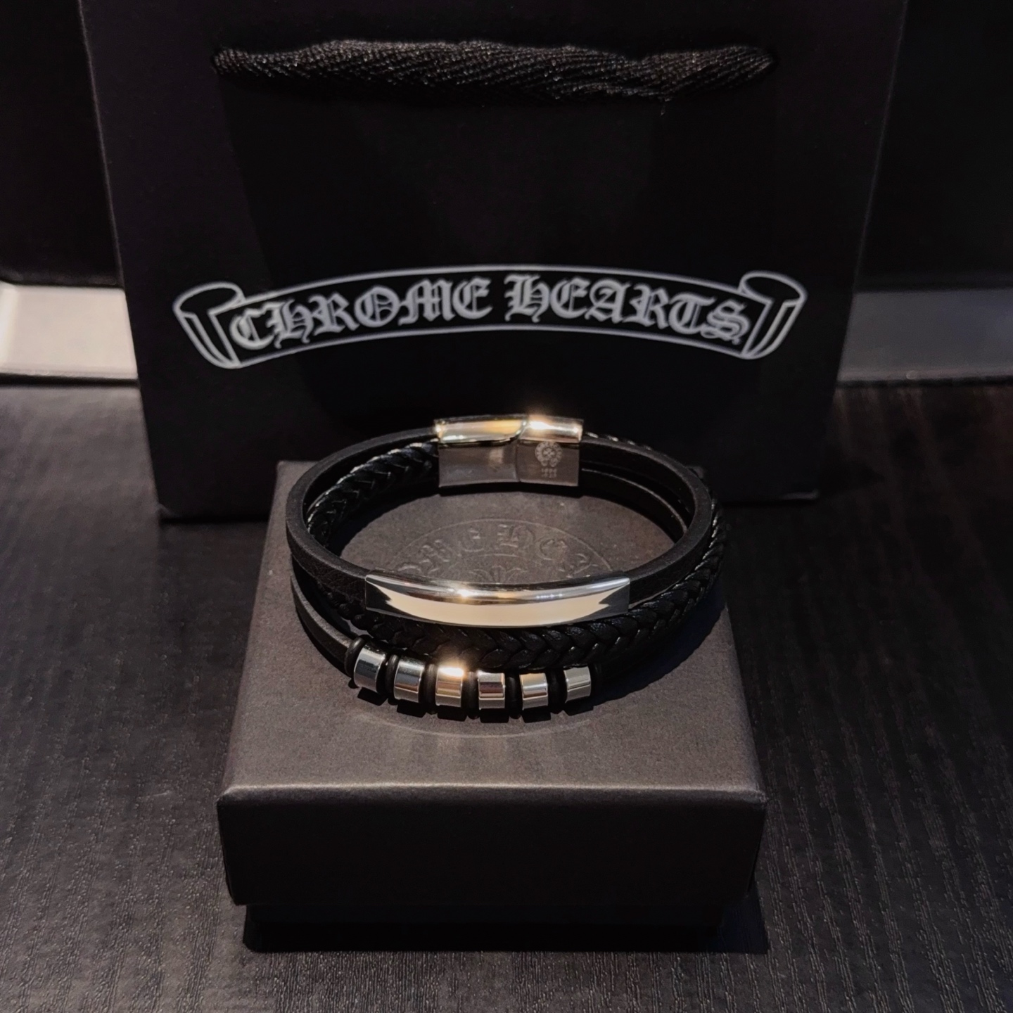  新款【专柜品质】Chrome Hearts克罗心 经典复古皮绳手镯 凹凸造型不同的花纹设计风格呈现出与
