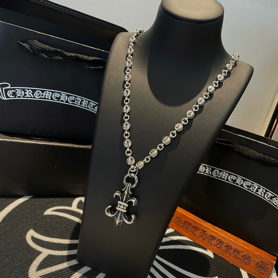  新款【专柜品质】Chrome Hearts克罗心 经典复古项链 童军花吊坠 凹凸造型不同的花纹设计风格
