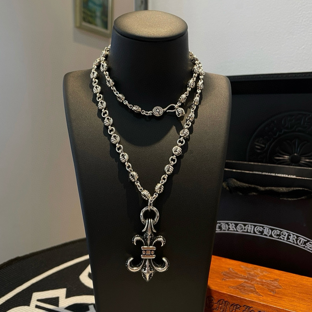  新款【专柜品质】Chrome Hearts克罗心 经典复古项链 童军花吊坠 凹凸造型不同的花纹设计风格