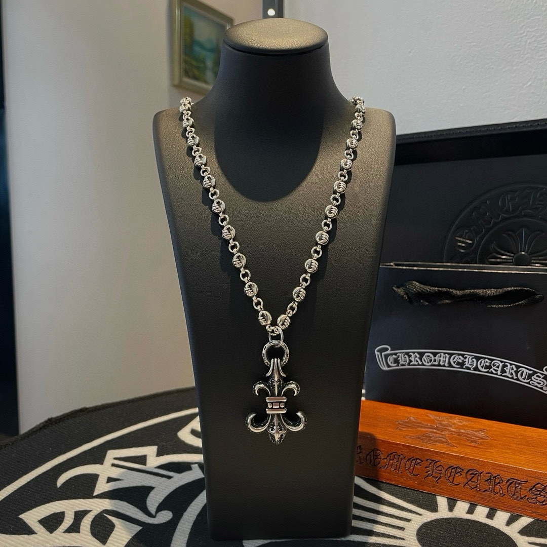  新款【专柜品质】Chrome Hearts克罗心 经典复古项链 童军花吊坠 凹凸造型不同的花纹设计风格