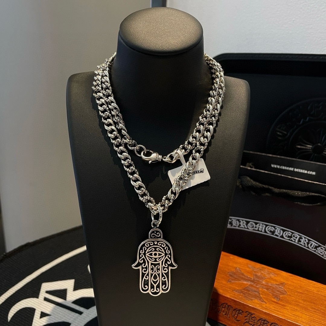 新款【专柜品质】Chrome Hearts克罗心 经典复古项链 个性吊坠 凹凸造型不同的花纹设计风格 呈