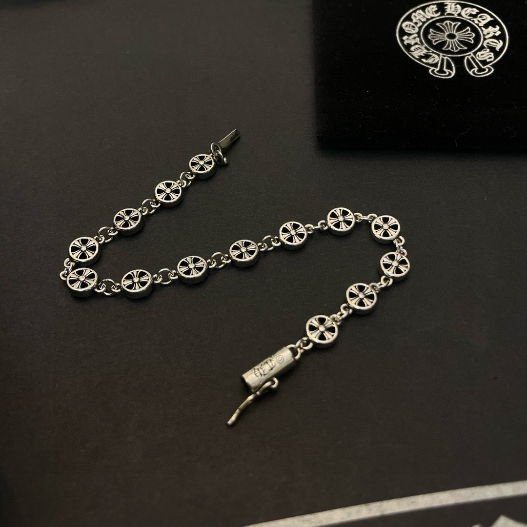  新款【专柜品质】Chrome Hearts克罗心 经典复古丁字花手链 十字花凹凸造型不同的花纹设计风格