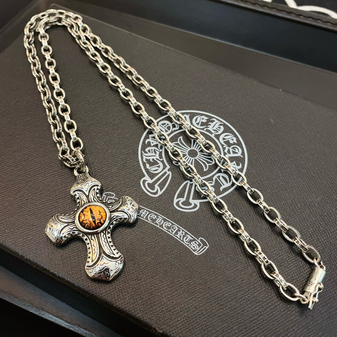  新款【专柜品质】Chrome Hearts克罗心 经典复古字母项链 虎眼十字架吊坠 凹凸造型不同的花纹