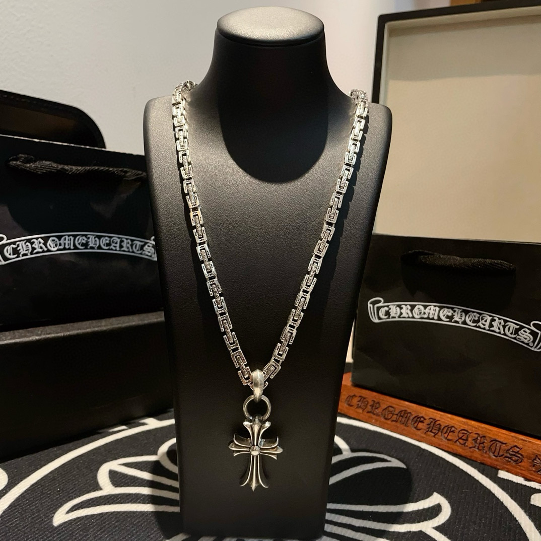  新款【专柜品质】Chrome Hearts克罗心经典复古项链 十字架吊坠 凹凸造型不同的花纹设计风格 