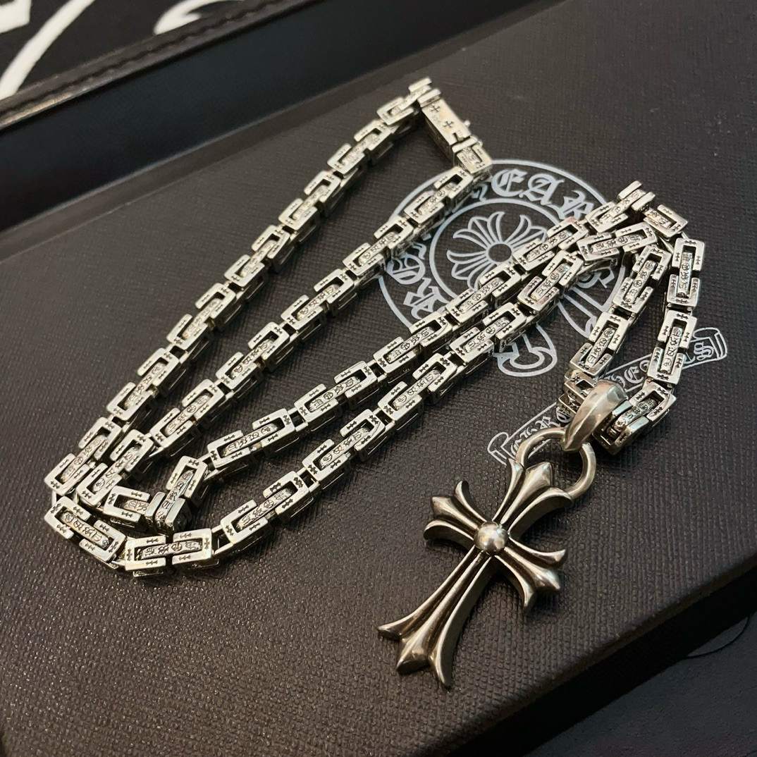  新款【专柜品质】Chrome Hearts克罗心经典复古项链 十字架吊坠 凹凸造型不同的花纹设计风格 