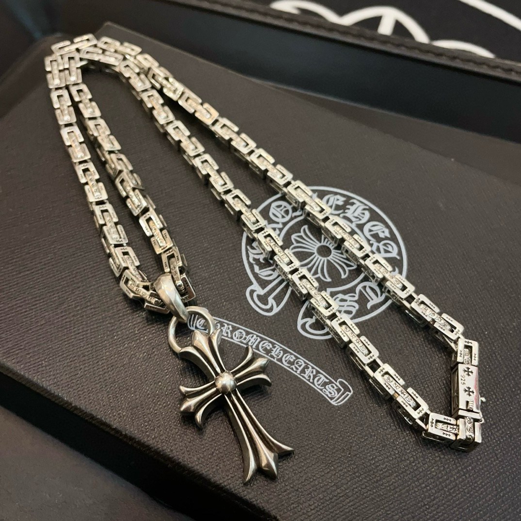  新款【专柜品质】Chrome Hearts克罗心经典复古项链 十字架吊坠 凹凸造型不同的花纹设计风格 