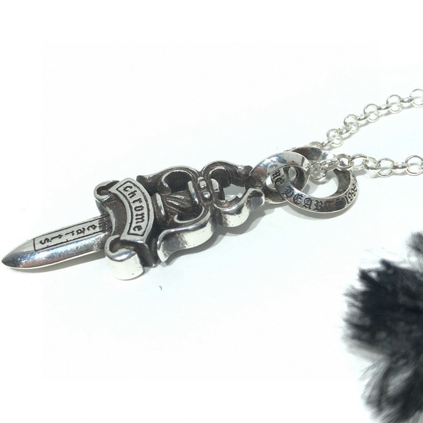 【专柜品质】克罗心Chrome hearts 双面宝剑

版型重量氧化程度完全一致专柜🆕 市面最顶级的版