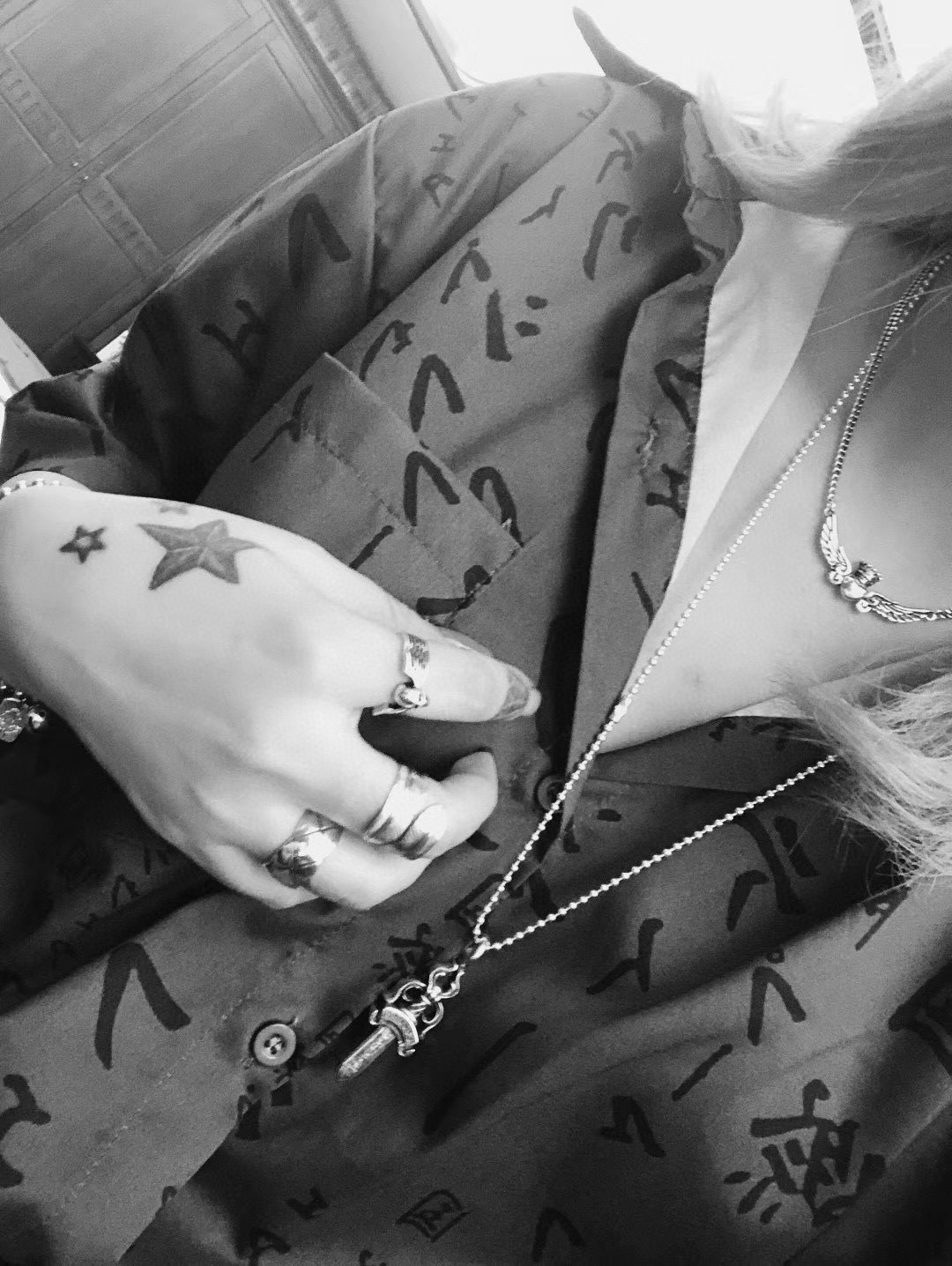【专柜品质】克罗心Chrome hearts 双面宝剑

版型重量氧化程度完全一致专柜🆕 市面最顶级的版