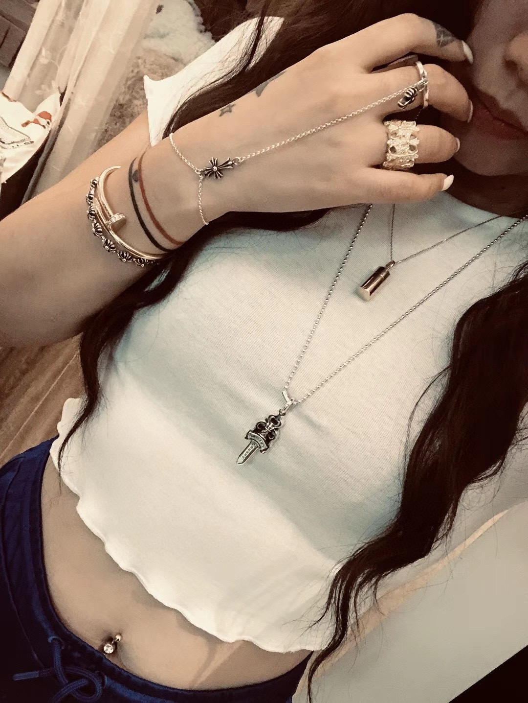 【专柜品质】克罗心Chrome hearts 双面宝剑

版型重量氧化程度完全一致专柜🆕 市面最顶级的版