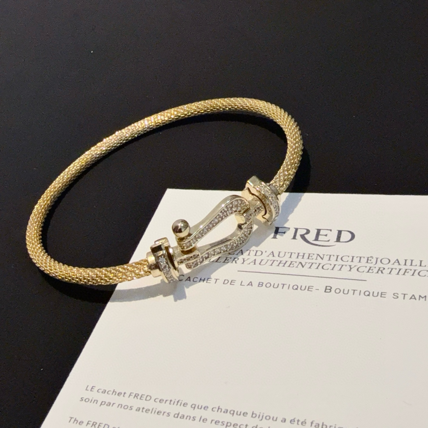  ❤火爆🎉 𝗙𝗥𝗘𝗗 费雷德满钻马蹄手镯手绳，经典百搭，网红达人 时尚一族备必‬单品，时尚精致，1：1对