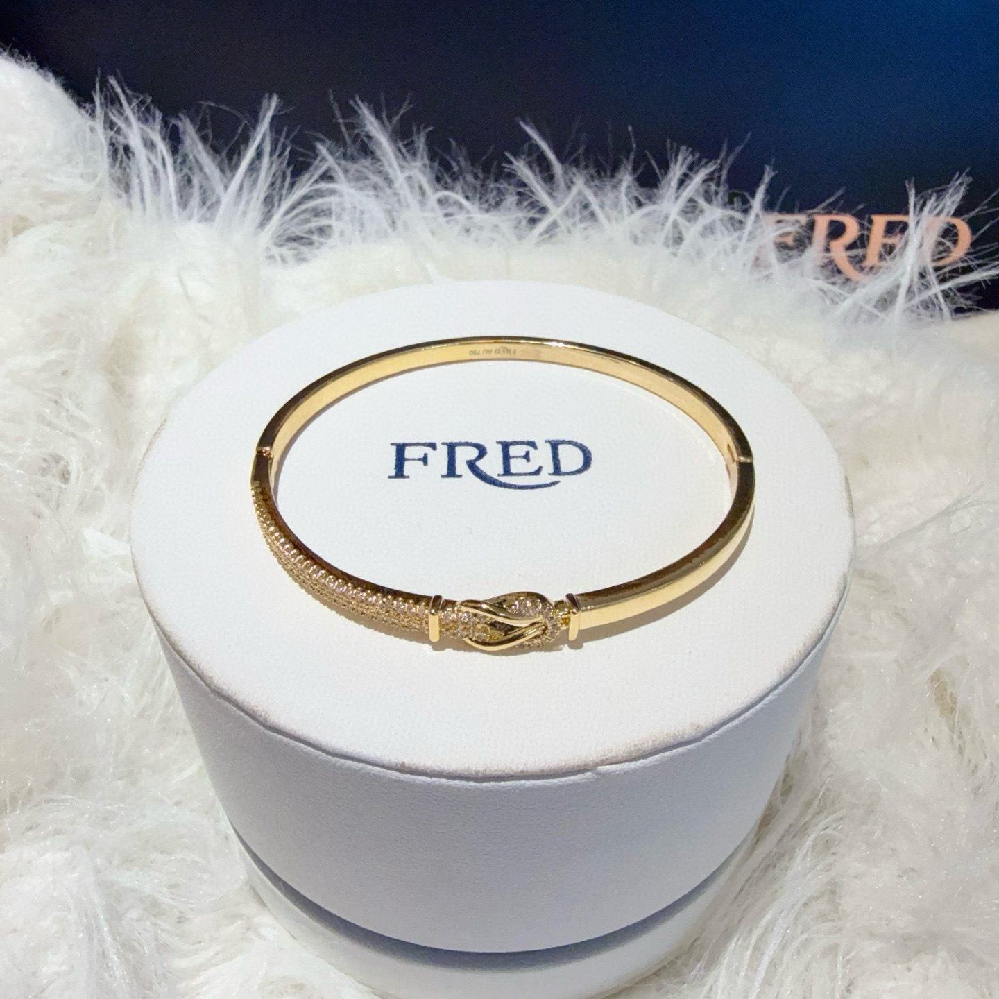 NO:385503,Popular Feredman Diamond 8-character buckle bracelet, classic and versatile, internet celebrity expert, a must-have item for fashion, fashionable and exquisite, 11 pairs of customized versions, the difference is that the ordinary version on the market, thickened electroplating 18k process, the effect is very versatile!  !  Silver .gold, jewelry fine, bracelet19860909火爆 费雷德满钻8字扣手镯,经典百搭,网红达人 时尚一族备必单品,时尚精致,11对版定制,区别在于市面上普通版本,加厚电镀18k工艺,上手效果非常百搭！！银色 .金色,饰品精品,bracelet,Jewelry