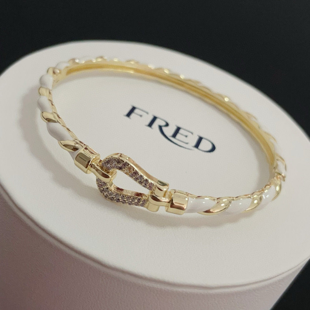 NO:385510,Popular Feredman Diamond Horseshoe Bracelet Bracelet, classic and versatile, Internet celebrity expert, a must-have item for fashion, fashionable and exquisite, 11 pairs of customized versions, the difference is that the ordinary version on the market, thickened electroplating 18k process, the effect is very versatile!  !  , jewelry quality, bracelet19860909火爆 费雷德满钻马蹄手镯手绳,经典百搭,网红达人 时尚一族备必单品,时尚精致,11对版定制,区别在于市面上普通版本,加厚电镀18k工艺,上手效果非常百搭！！,饰品精品,bracelet,Jewelry