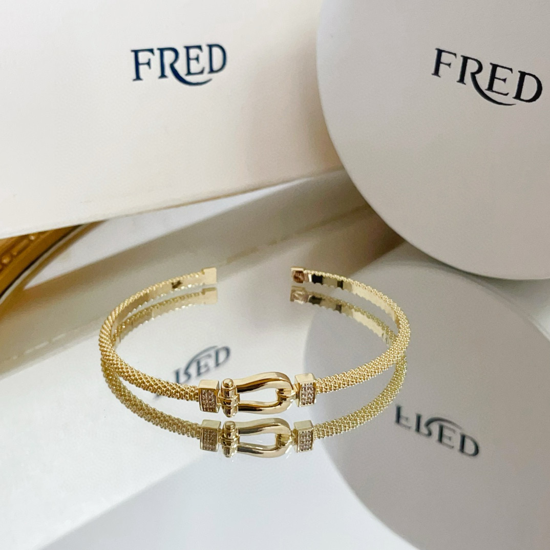 NO:385520,Popular Feredman Diamond Horseshoe Buckle Open Bangle Bracelet, classic and versatile, Internet celebrity expert, a must-have item for fashion, fashionable and exquisite, 11 pairs of customized versions, the difference is that the ordinary version on the market, thickened electroplating 18k process, the effect is very versatile!  !  , jewelry quality, bracelet19860909火爆 费雷德满钻马蹄扣开口手镯手绳,经典百搭,网红达人 时尚一族备必单品,时尚精致,11对版定制,区别在于市面上普通版本,加厚电镀18k工艺,上手效果非常百搭！！,饰品精品,bracelet,Jewelry
