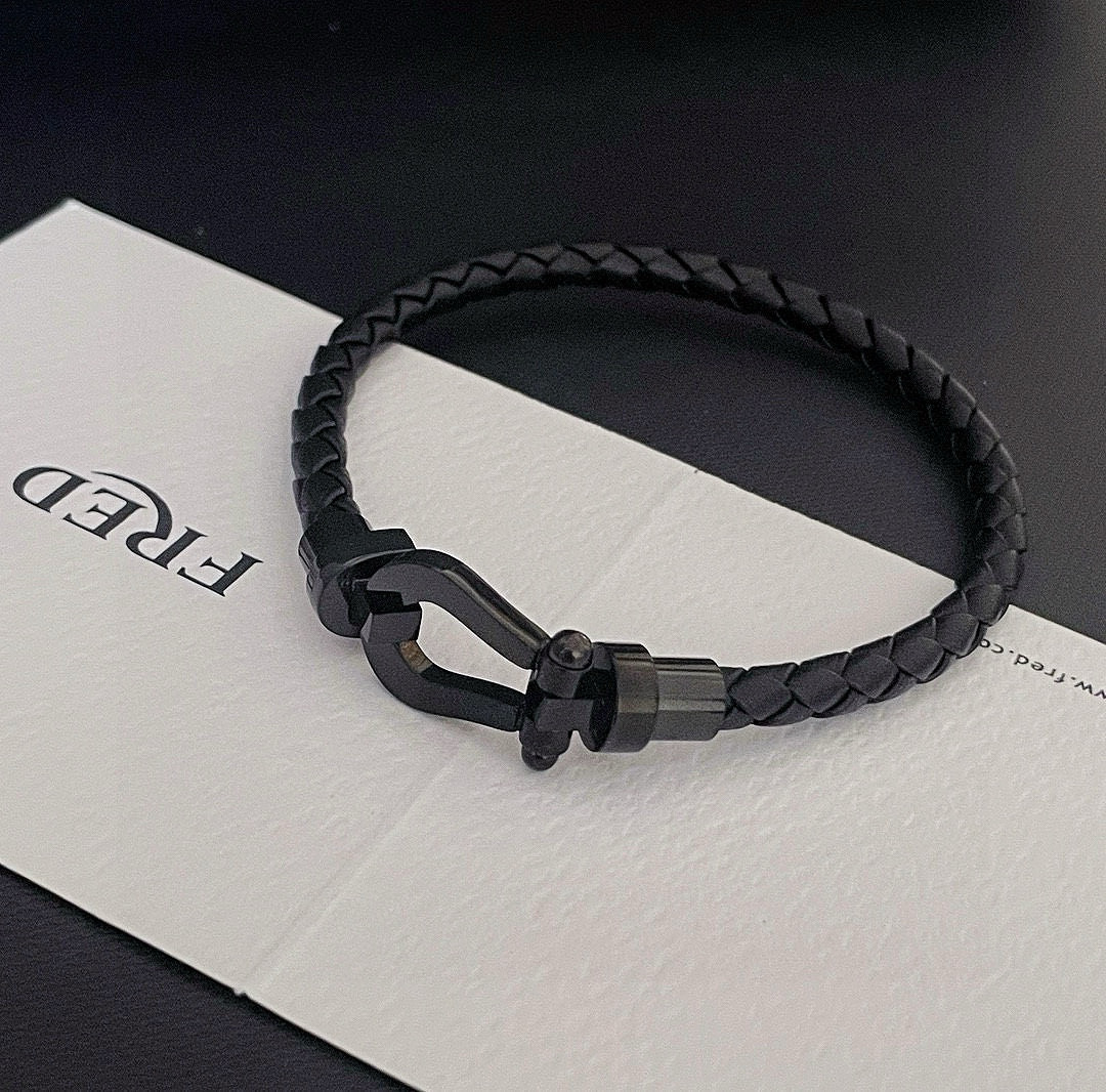   ❤火爆🎉 𝗙𝗥𝗘𝗗 费雷德手绳，光面无钻马蹄扣手镯手链，时尚一族备必‬单品‼️时尚精致，1：1对版高