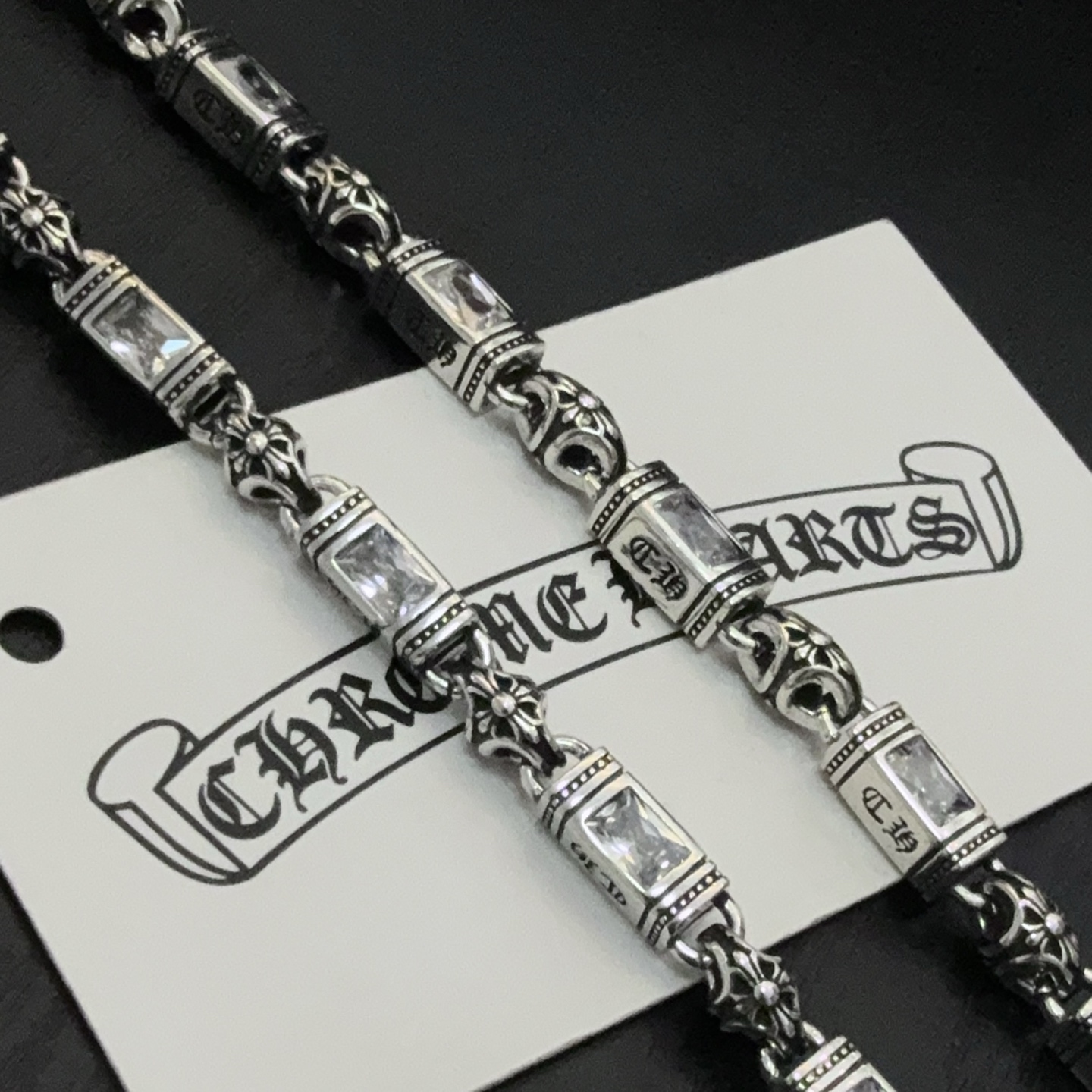  新款【专柜品质】Chrome Hearts克罗心复古白钻十字花项链 宝剑吊坠 凹凸造型不同的花纹设计风