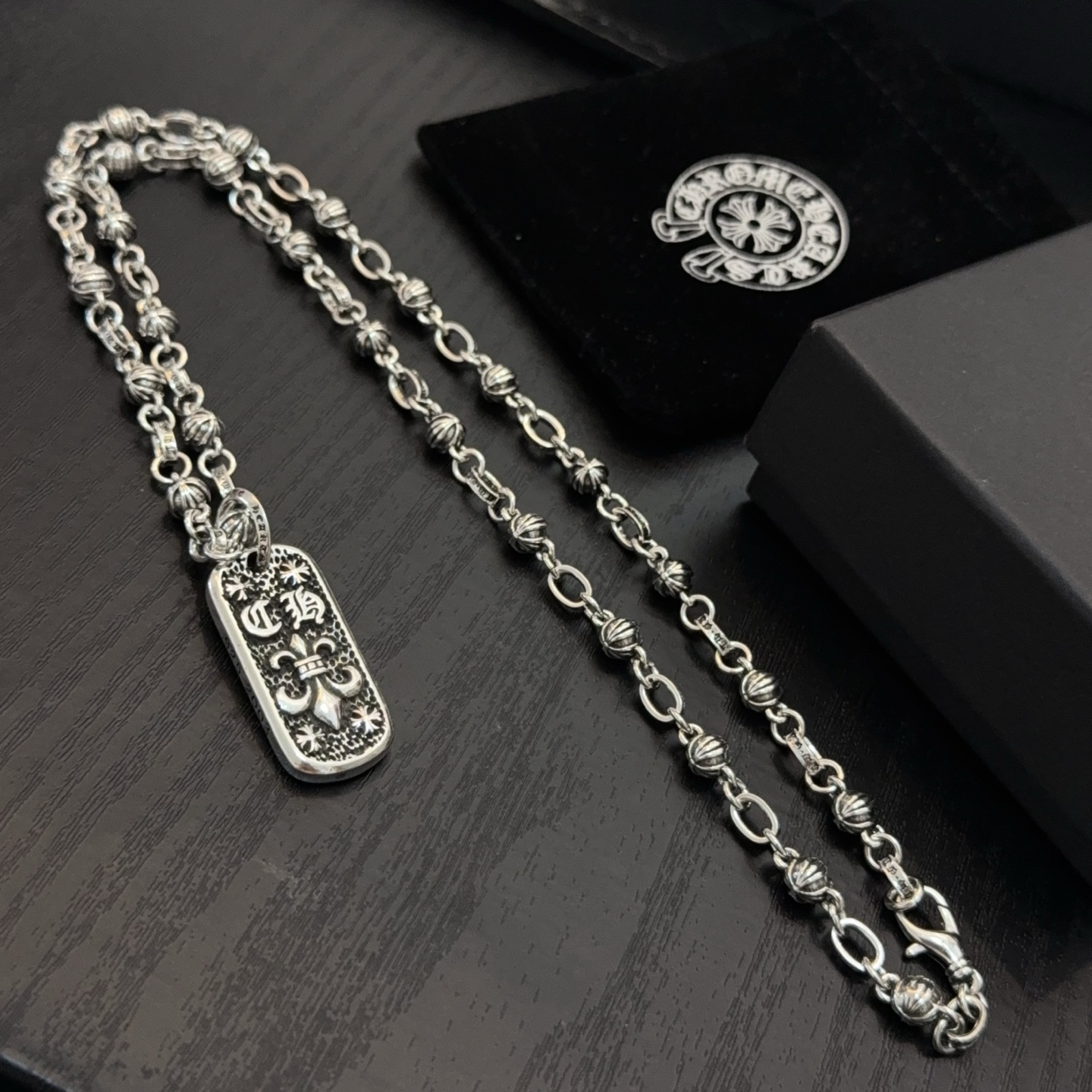  新款【专柜品质】Chrome Hearts克罗心复古十字花球骷项链 方牌吊坠 凹凸造型不同的花纹设计风