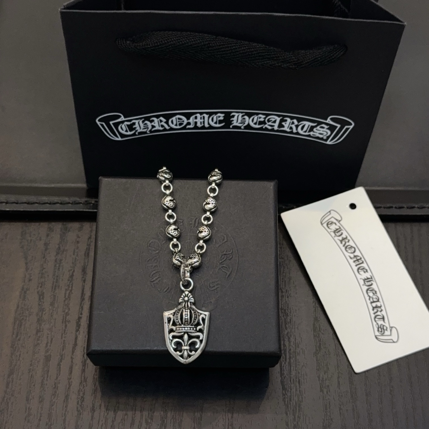  新款【专柜品质】Chrome Hearts克罗心复古藤蔓爱心项链 盾牌吊坠 凹凸造型不同的花纹设计风格
