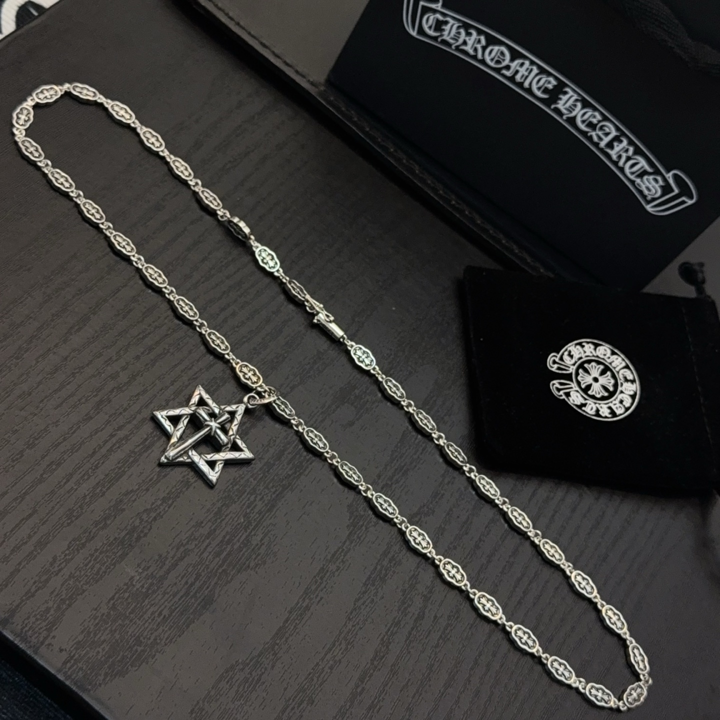  新款【专柜品质】Chrome Hearts克罗心复古十字架花项链 六芒星吊坠 凹凸造型不同的花纹设计风