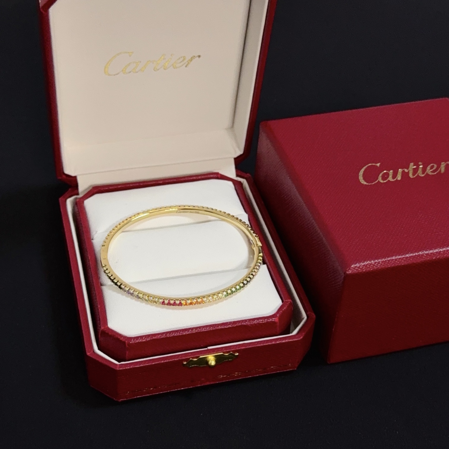 NO:387248,Cartier diamond-set bracelet, high-end customized version, diamond-set craftsmanship, V-gold material, classic and fashionable style, reconstructing love aesthetics with sharp lines!  Breaking the convention, diamond-inlaid design creates a high-end ceiling - no need to build glitz, love should be pure as before. Cartier is loved by many celebrities and internet celebrities. The Leopard series bracelet is definitely an eternal classic, and there is no limit on men and women, and no limit on age!  Wear it you are the focus!  , jewelry boutique, cartier, bracelet19860909卡地亚镶钻手镯 高端定制版本 镶嵌钻工艺 V金材质 经典而时尚风格 用凌厉线条重构爱情美学！打破常规,镶嵌钻设计反而成就高级感天花板——无需浮华堆砌,爱本应纯粹如初 卡地亚受众多明星网红的爱戴 豹子系列手镯 绝对是永恒经典 而且男女不限 年龄不限 ！戴上它你就是焦点！,饰品精品,cartier,bracelet,Jewelry