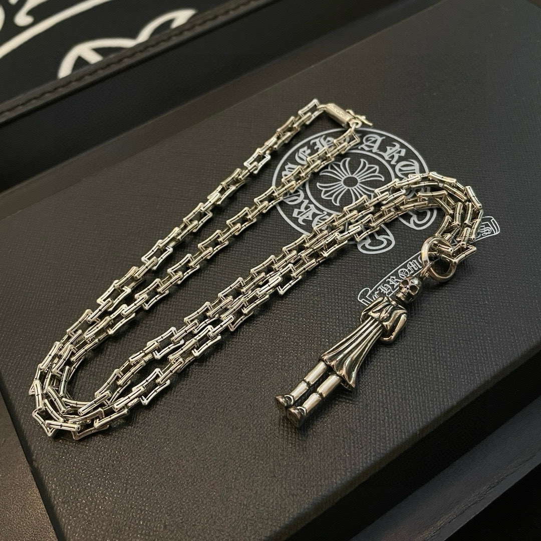  新款【专柜品质】Chrome Hearts克罗心项链 女孩骷髅头吊坠 凹凸造型不同的花纹设计风格 呈