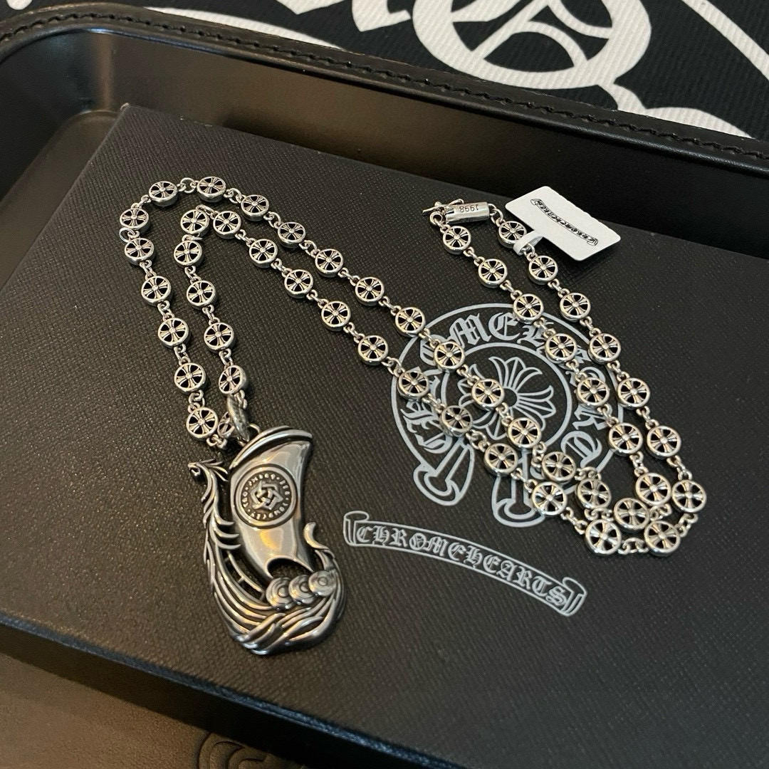  新款【专柜品质】Chrome Hearts克罗心 经典复古十字圈项链 凤凰吊坠 凹凸造型不同的花纹设计
