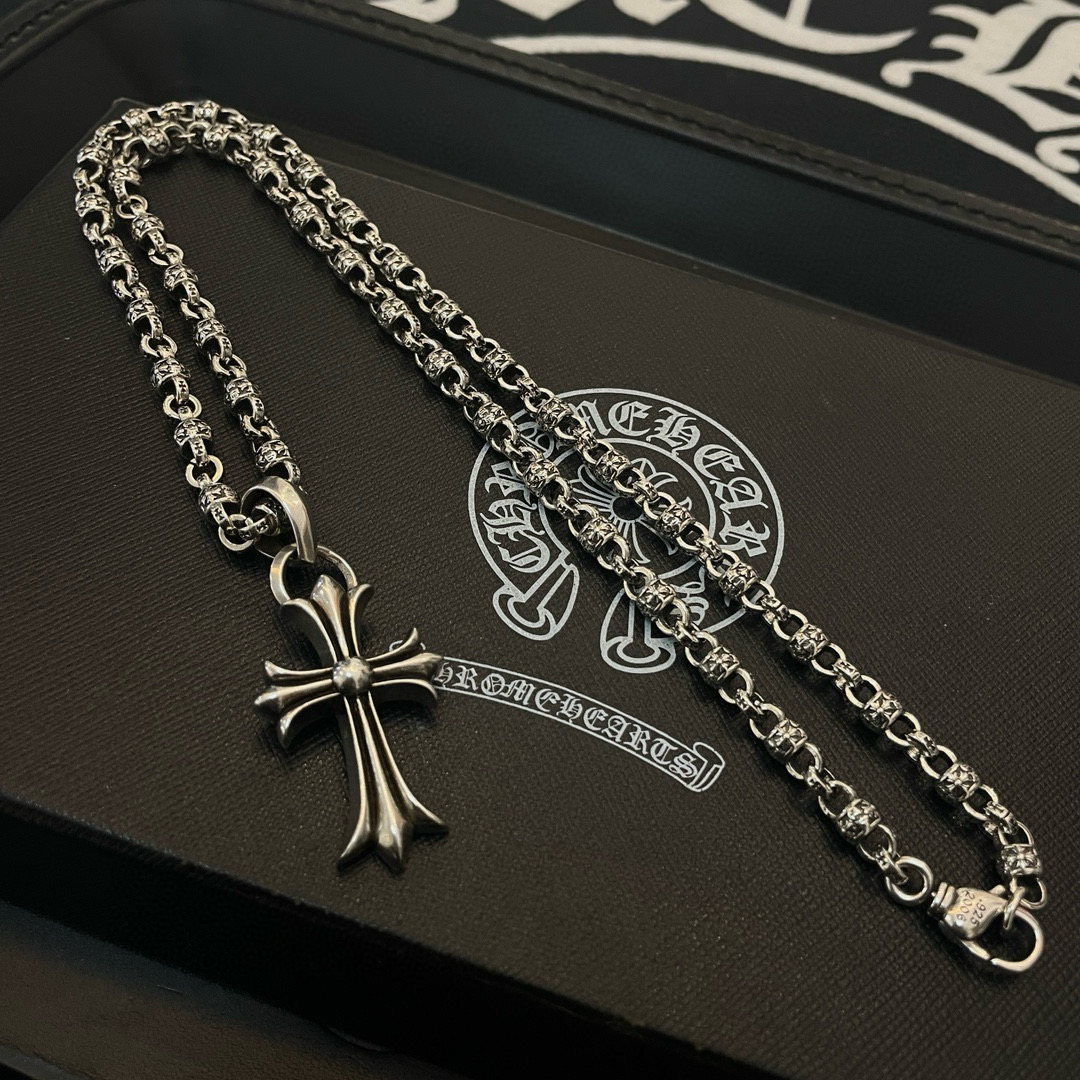 新款【专柜品质】Chrome Hearts克罗心十字花球项链 ，十字架吊坠，凹凸造型不同的花纹设计风格