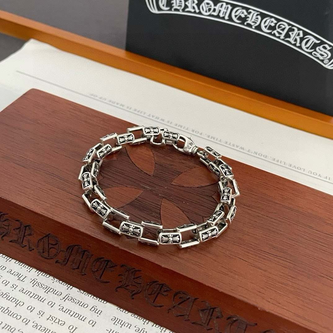 批 【专柜品质】Chrome Hearts克罗心 经典复古十字架竹节手链 凹凸造型不同的花纹设计风格 呈