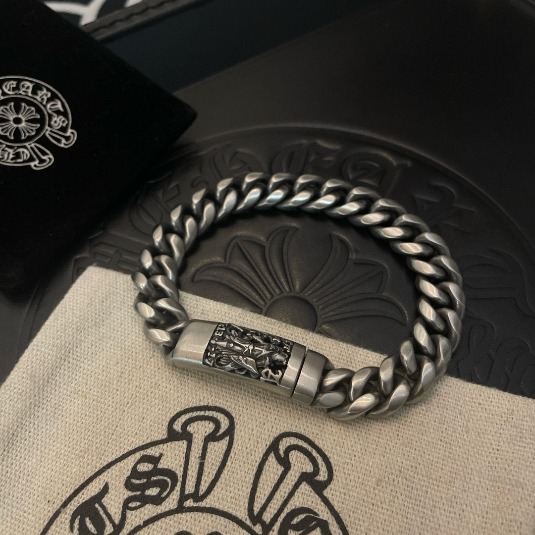 批 【专柜品质】Chrome Hearts克罗心 经典复古做旧手链 凹凸造型不同的花纹设计风格 呈现出与