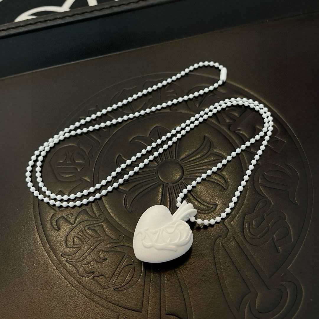  新款Chrome Hearts 克罗心蔓滕心型树脂项链，精致专柜工艺，品质保证，颜色非常俏皮，男女同款