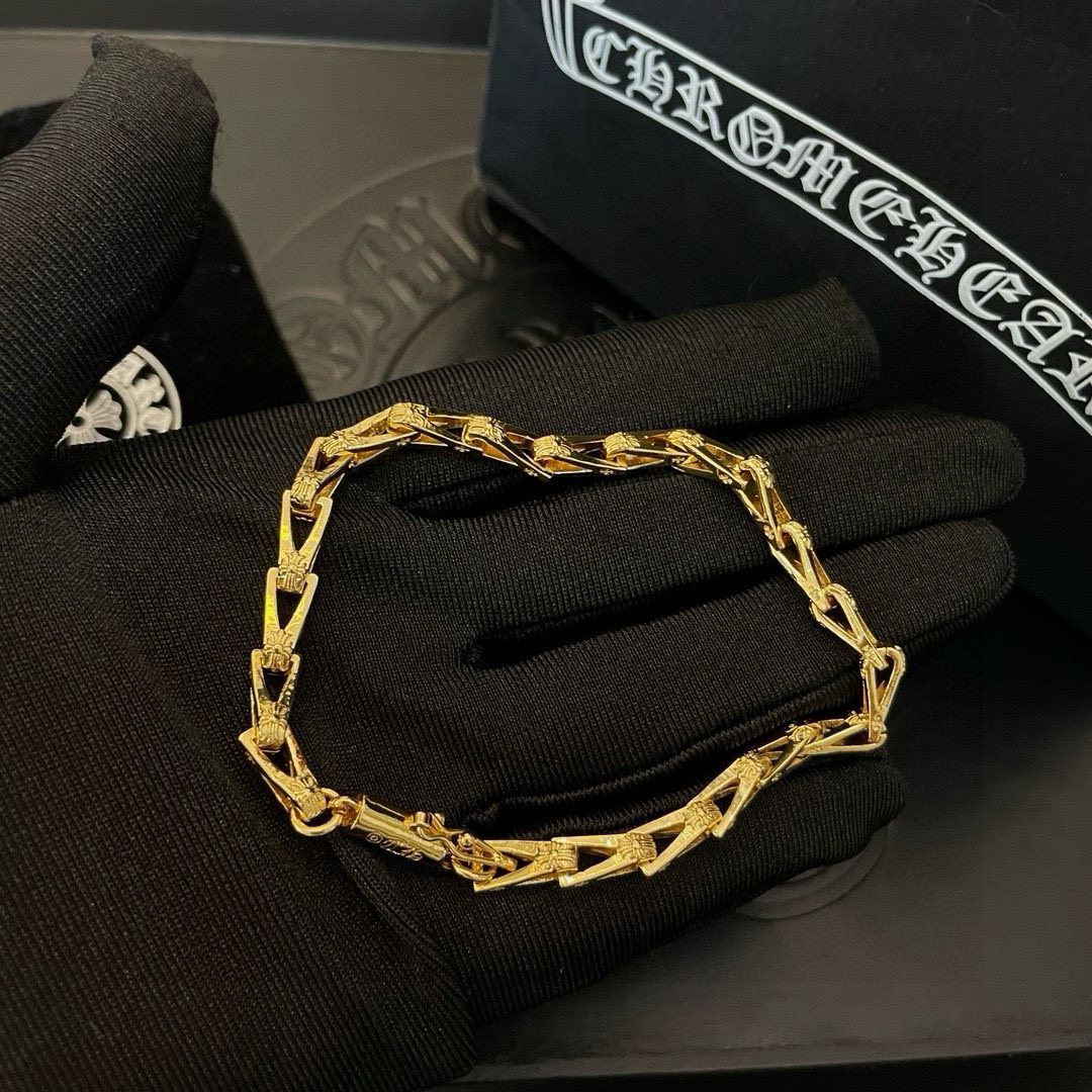  新款【专柜品质】Chrome Hearts克罗心 经典黄金色复古十字架手链 凹凸造型不同的花纹设计风格