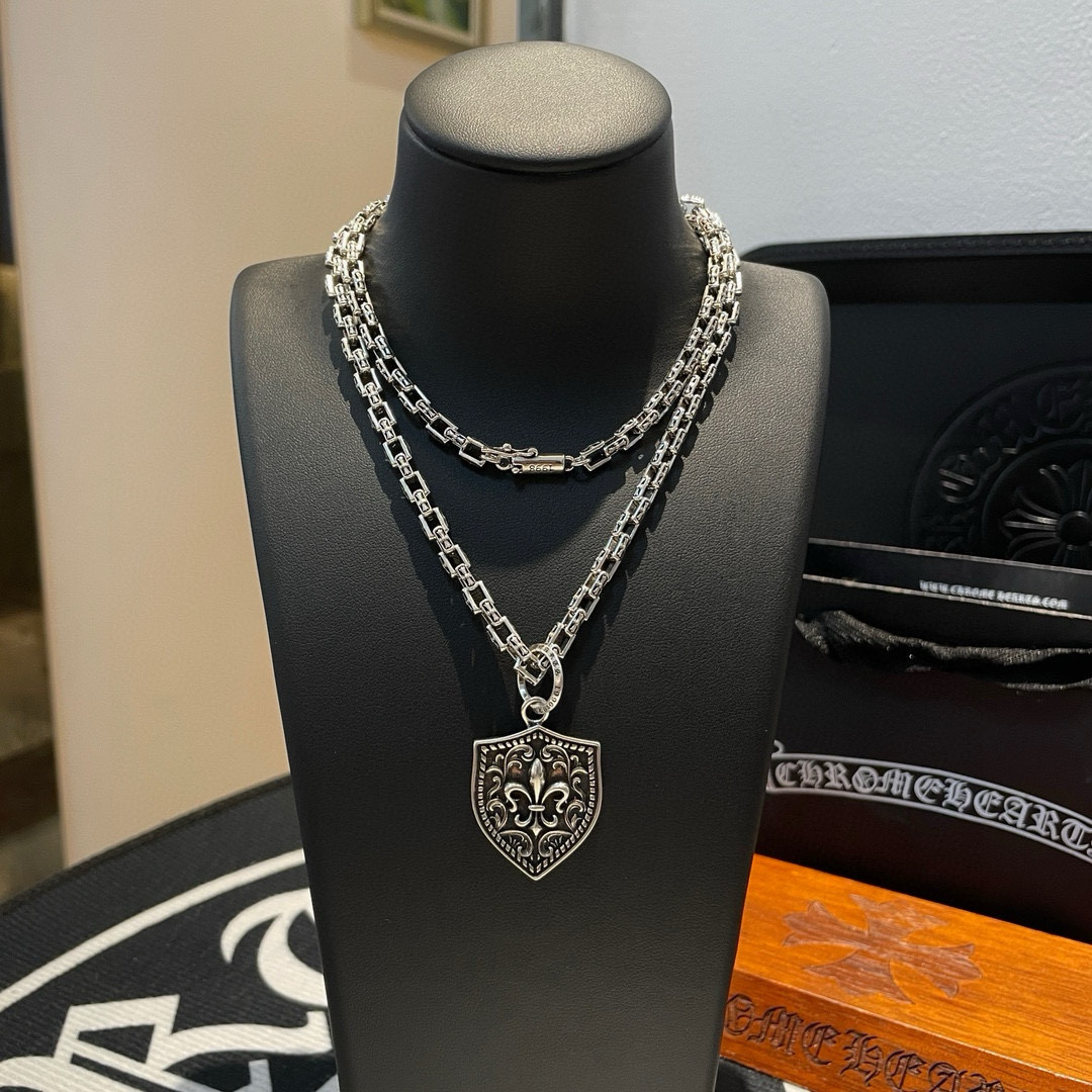  新款【专柜品质】Chrome Hearts克罗心 经典复古项链 个性盾牌吊坠 凹凸造型不同的花纹设计风