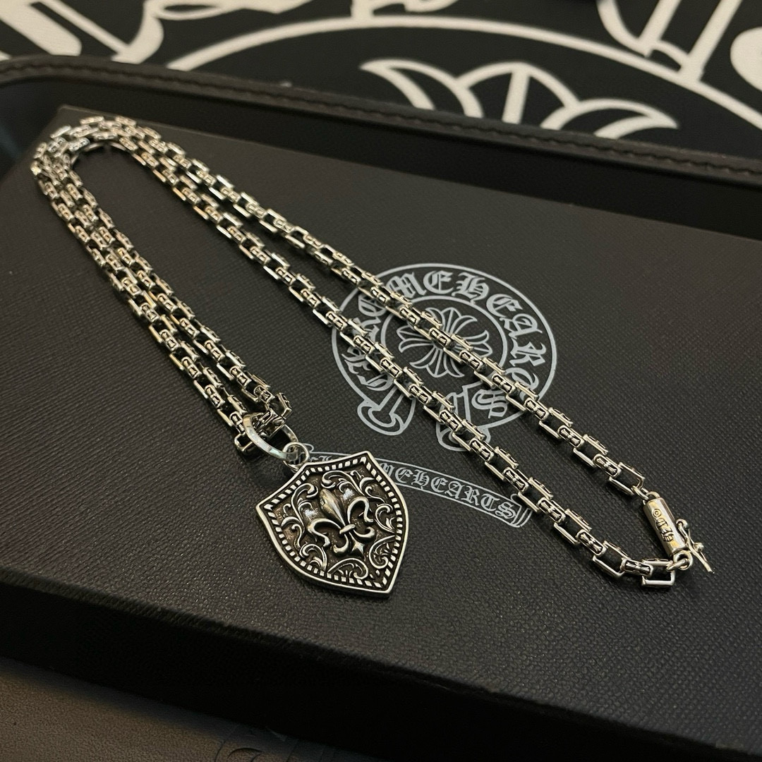  新款【专柜品质】Chrome Hearts克罗心 经典复古项链 个性盾牌吊坠 凹凸造型不同的花纹设计风