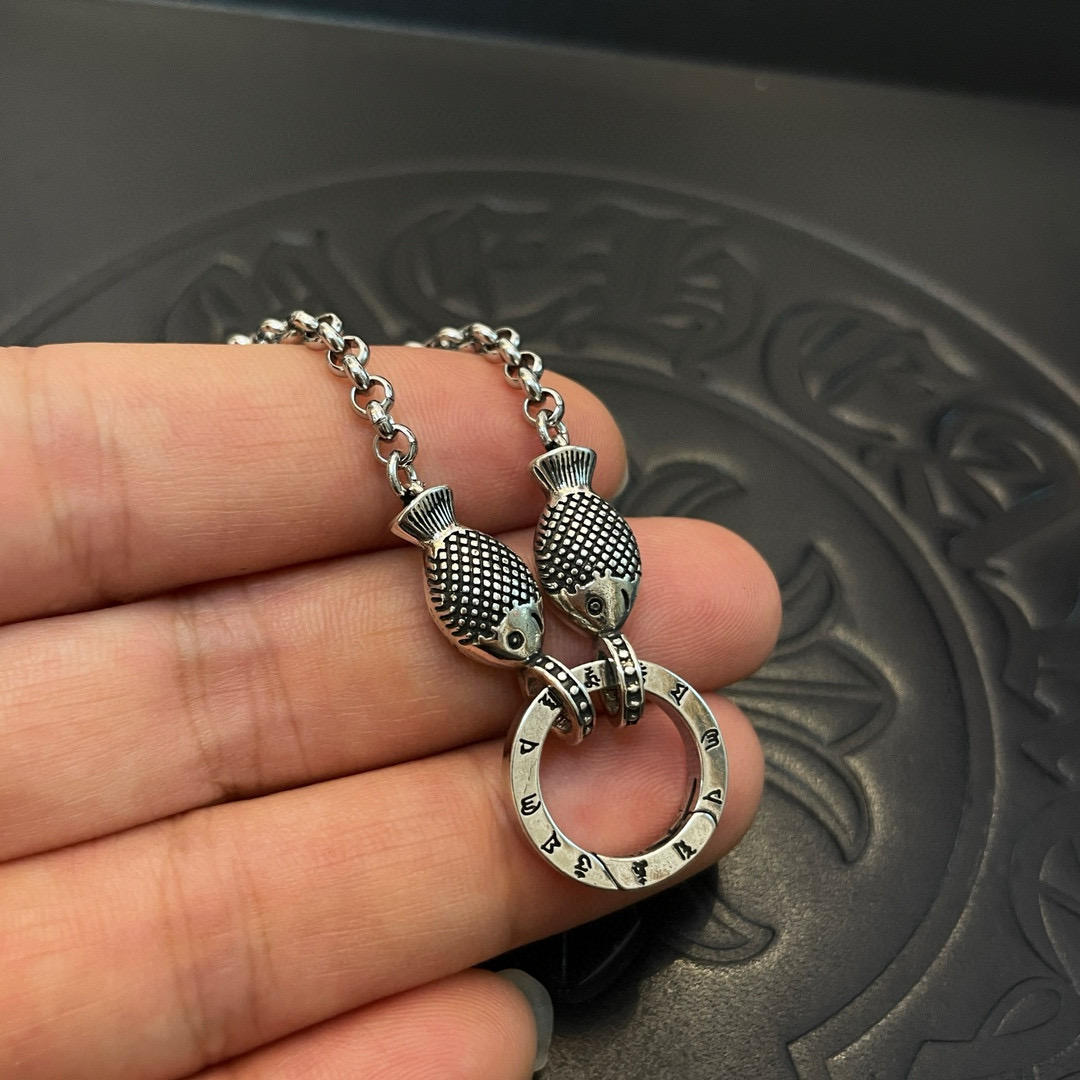  新款【专柜品质】Chrome Hearts克罗心 经典复古项链 个性双鱼圆环吊坠 凹凸造型不同的花纹设