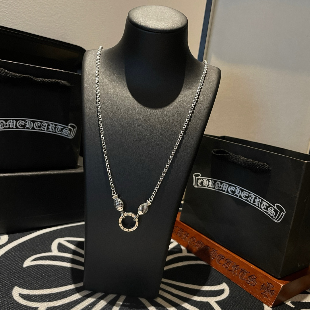  新款【专柜品质】Chrome Hearts克罗心 经典复古项链 个性双鱼圆环吊坠 凹凸造型不同的花纹设