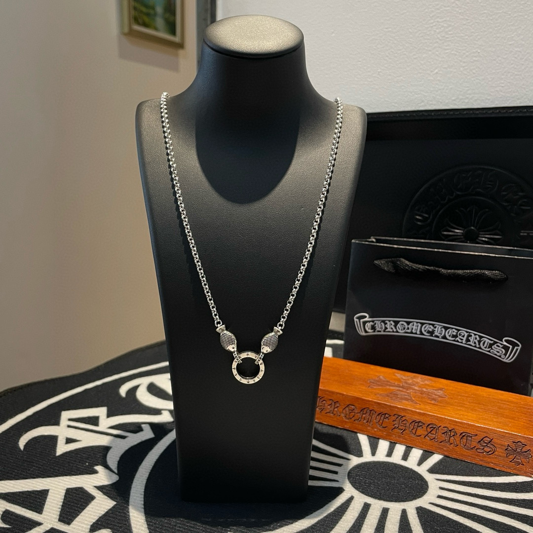  新款【专柜品质】Chrome Hearts克罗心 经典复古项链 个性双鱼圆环吊坠 凹凸造型不同的花纹设