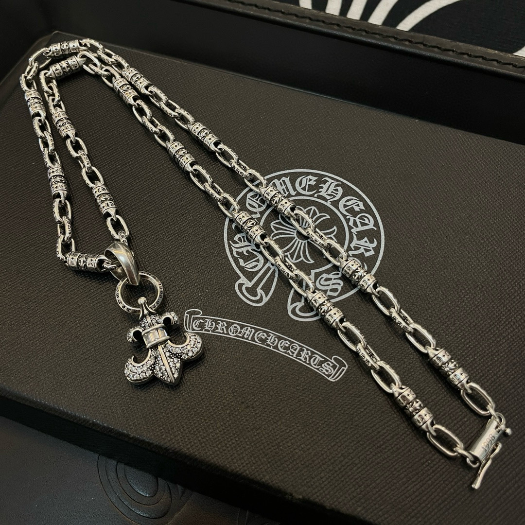 新款【专柜品质】Chrome Hearts克罗心 经典复古字母项链 满钻童军花吊坠 快手/ins/小红书