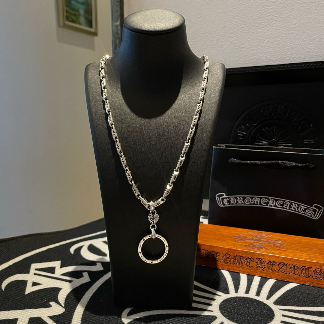  新款【专柜品质】Chrome Hearts克罗心 经典复古十字架项链 藤蔓爱心圆环吊坠 凹凸造型不同的