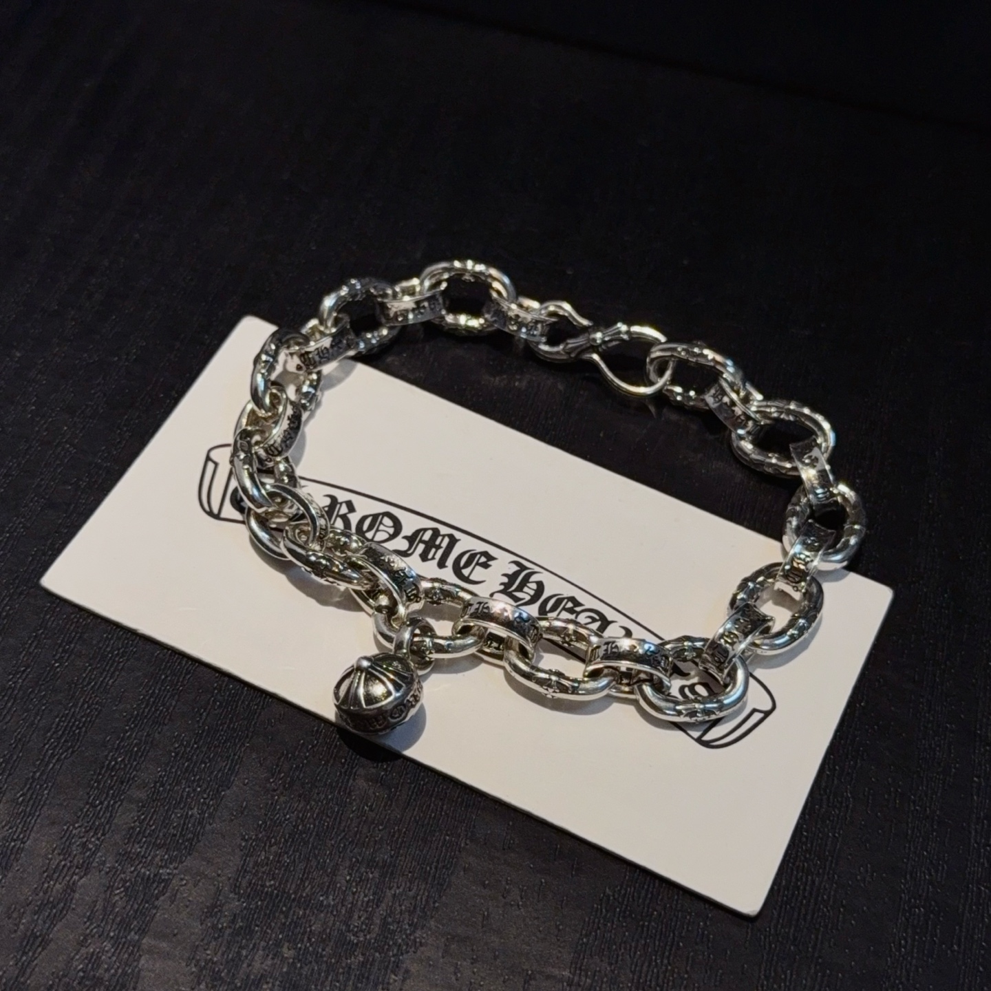  新款【专柜品质】Chrome Hearts克罗心经典字母手链 ，凹凸造型不同的花纹设计风格呈现出与众不