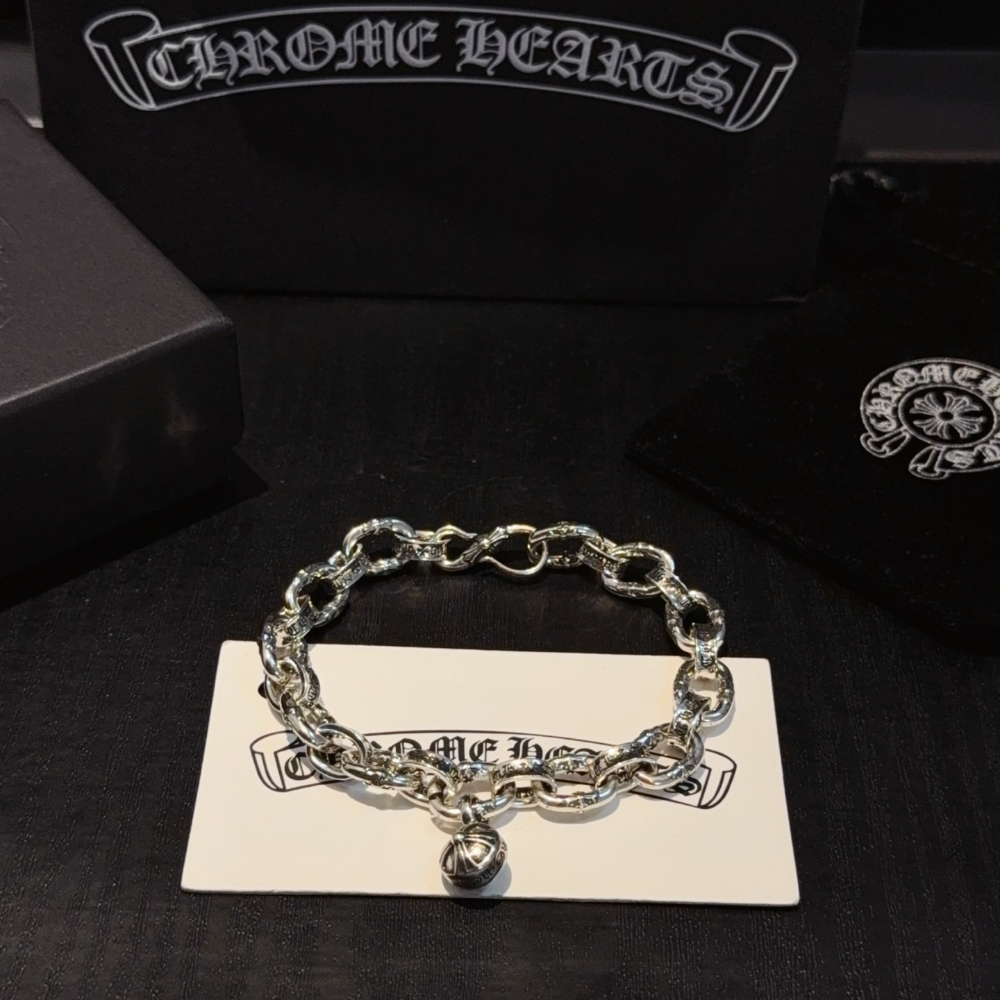  新款【专柜品质】Chrome Hearts克罗心经典字母手链 ，凹凸造型不同的花纹设计风格呈现出与众不
