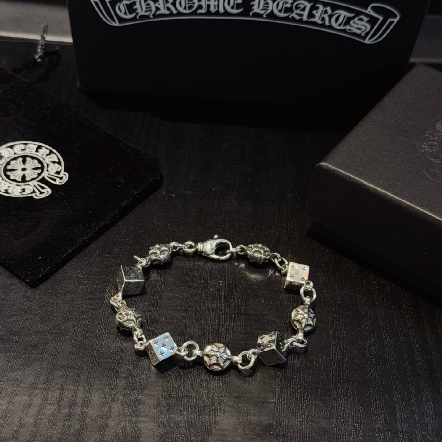  新款【专柜品质】Chrome Hearts克罗心经典骰子手链 ，凹凸造型不同的花纹设计风格呈现出与众不