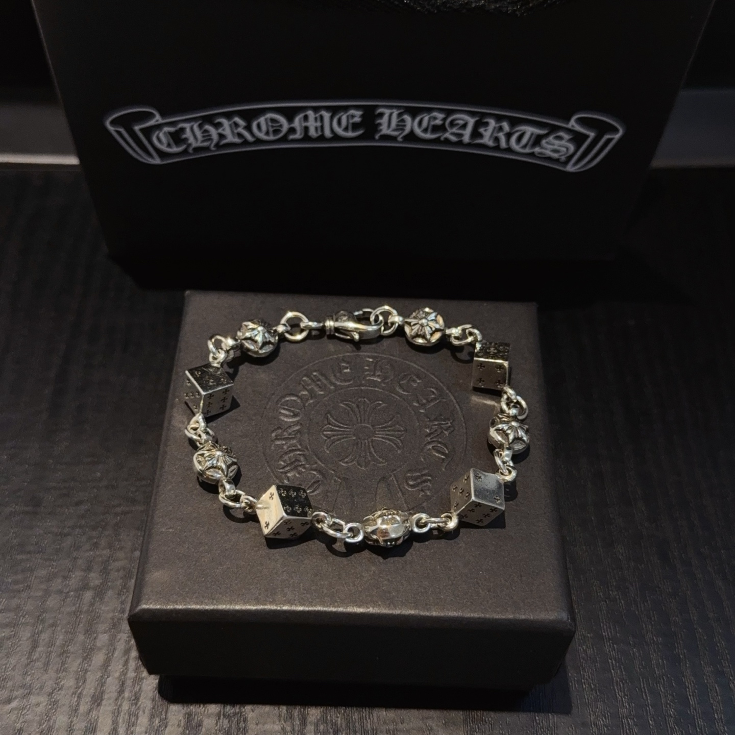  新款【专柜品质】Chrome Hearts克罗心经典骰子手链 ，凹凸造型不同的花纹设计风格呈现出与众不