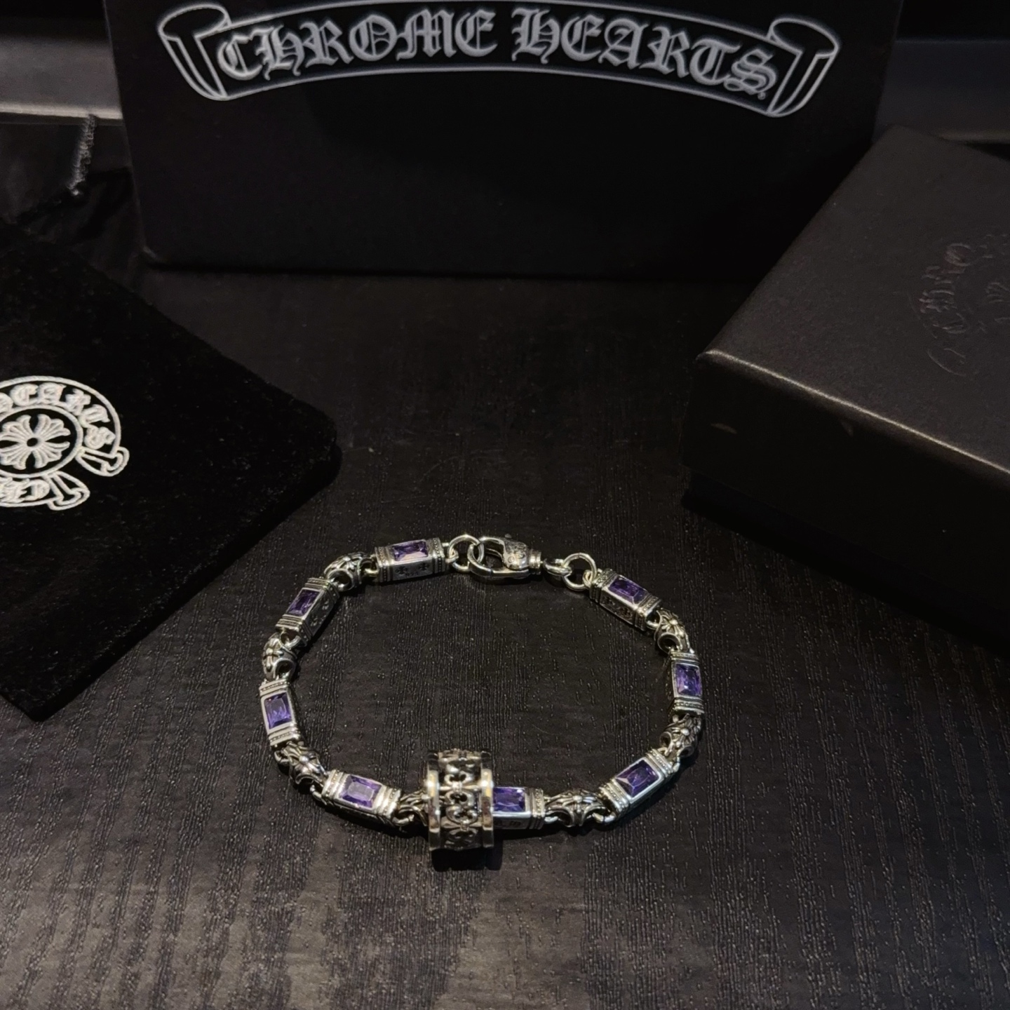   新款【专柜品质】Chrome Hearts克罗心紫钻十字花手链 ，凹凸造型不同的花纹设计风格呈现出与