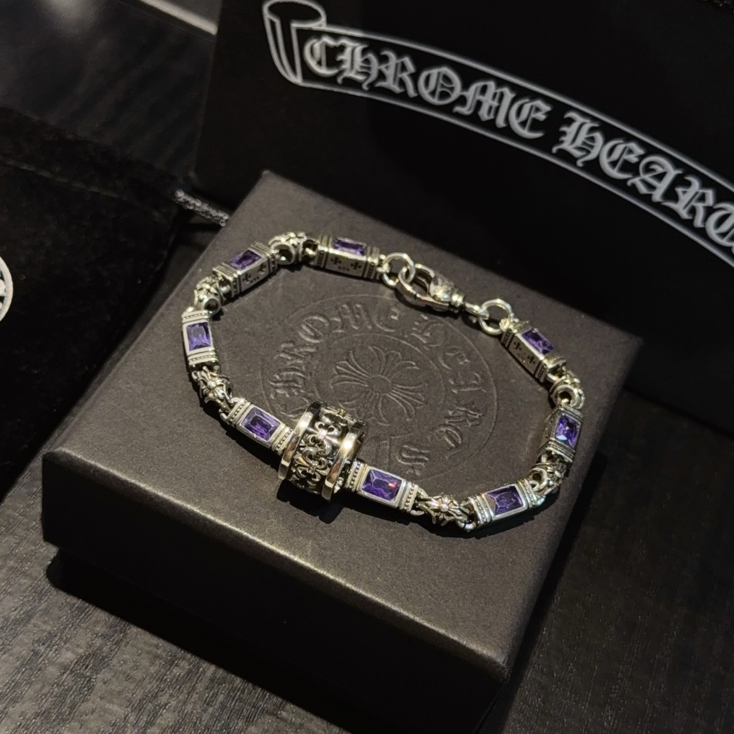   新款【专柜品质】Chrome Hearts克罗心紫钻十字花手链 ，凹凸造型不同的花纹设计风格呈现出与